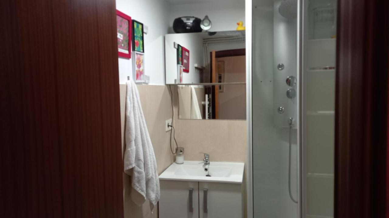 Homestay Individual Con Tv Centro *
